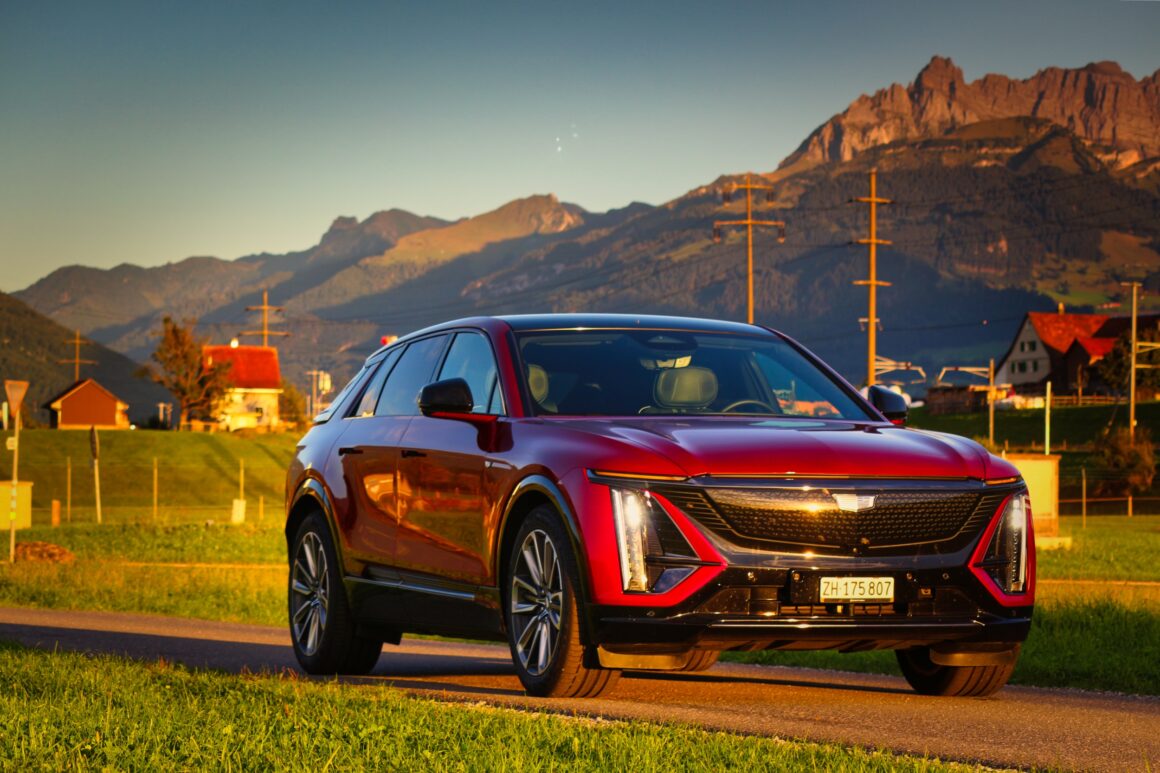 2025 Cadillac Lyriq